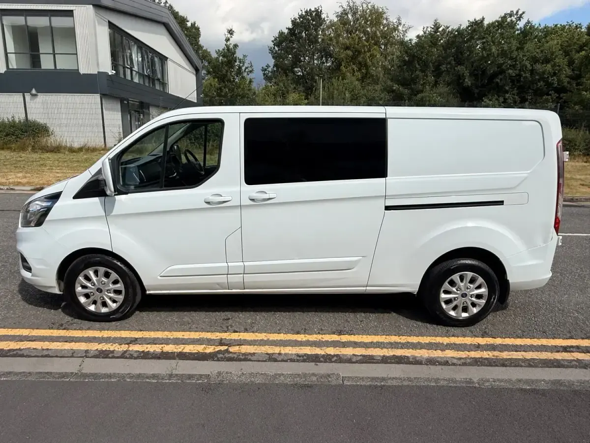 Used Ford Transit Custom Limited 130 HP (95 kW) 2020 White Van
