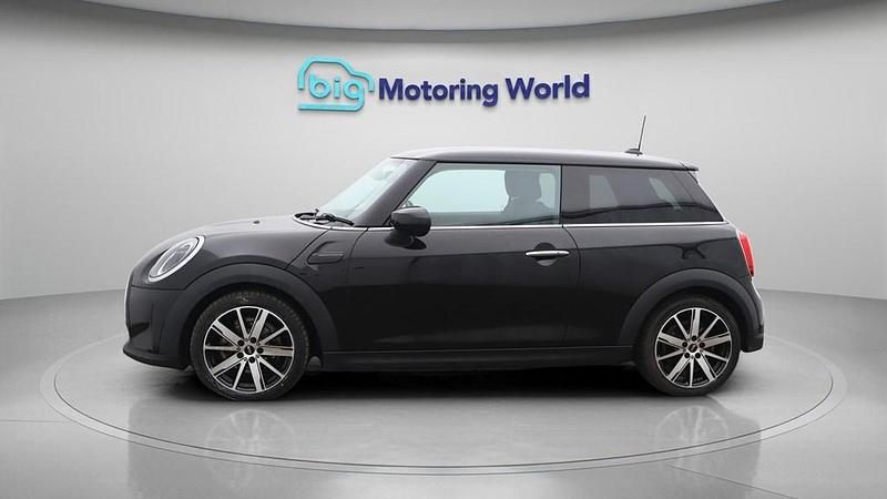 Used Mini Cooper Classic 136 HP (100 kW) 2021 Black Hatchback