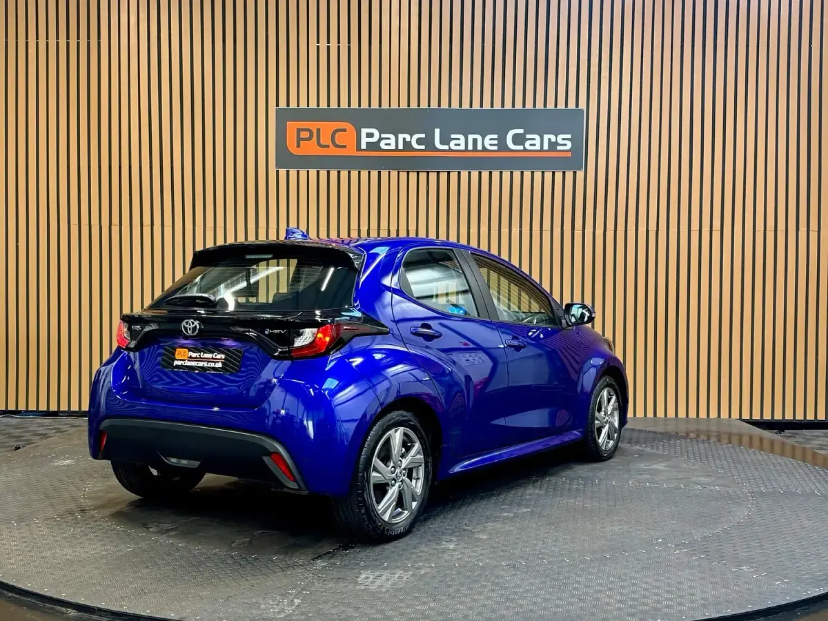 Used Toyota Yaris Hybrid 2024 Blue Hatchback