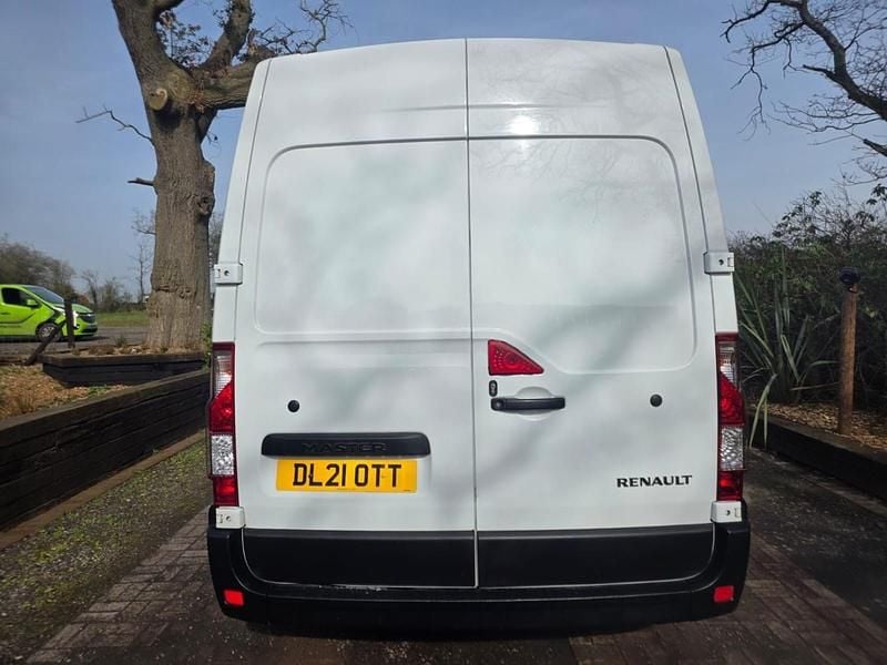 Used Renault Master Business 135 HP (99 kW) 2021 White MPV