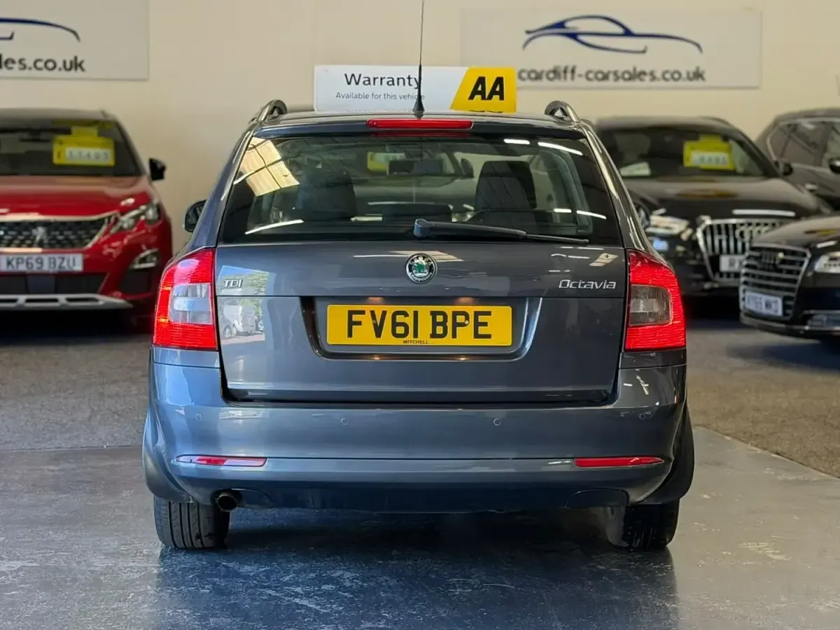 Used Skoda Octavia Elegance 103 HP (75 kW) 2011 Grey Estate
