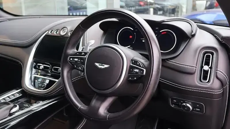 Usado Aston Martin DBX 2022 Plateado SUV