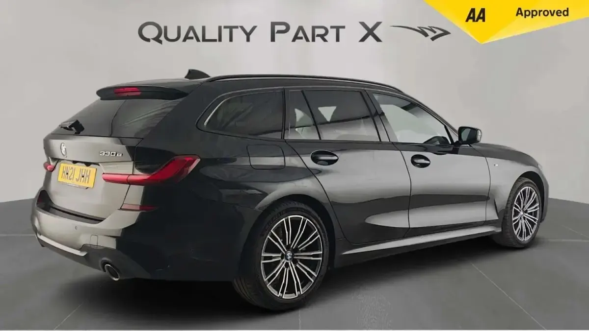 Begagnad BMW 330e M Sport 2021 Svart Kombi