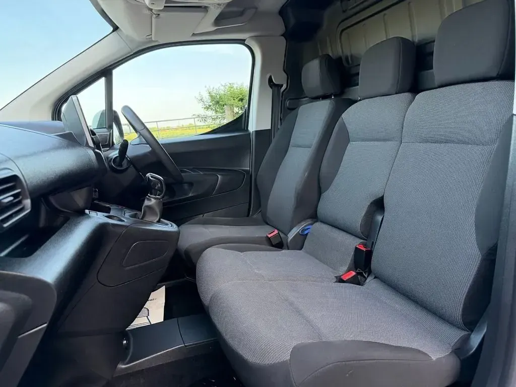 Używany Vauxhall Combo Sportive 100 KM (73 kW) 2021 Biały Minivan