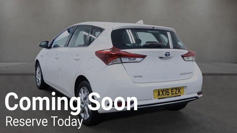 Used Toyota Auris Hybrid Business Edition 2016 White Hatchback