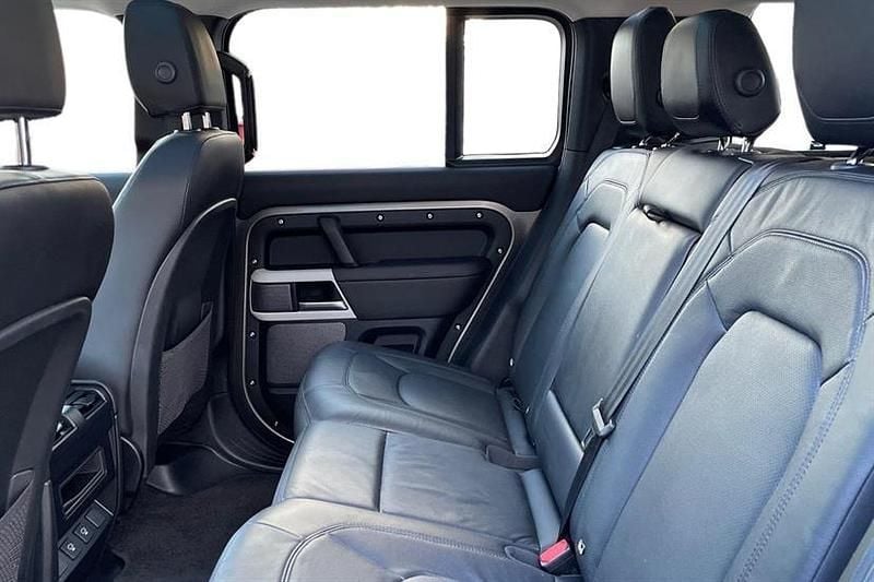 Used Land Rover Defender 400 HP (294 kW) 2024 Silicon silver Estate