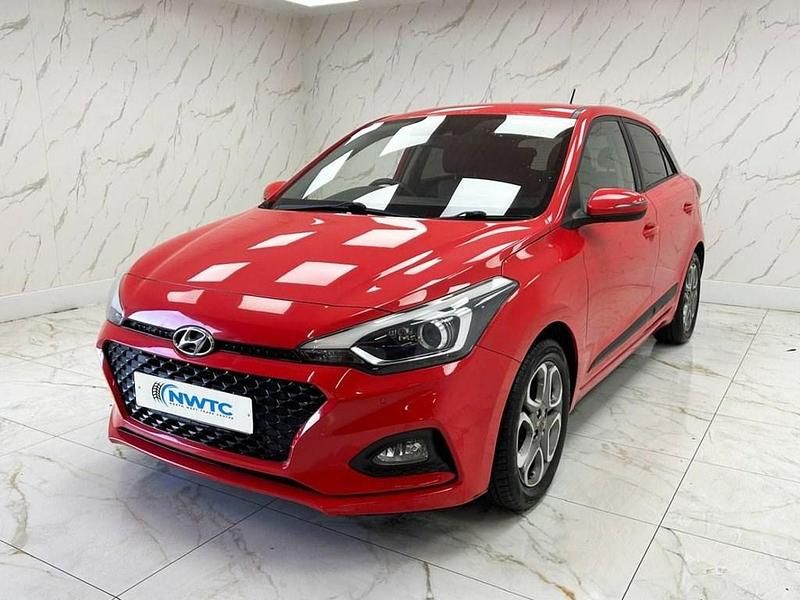Used Hyundai i20 Premium 84 HP (61 kW) 2018 Red Hatchback