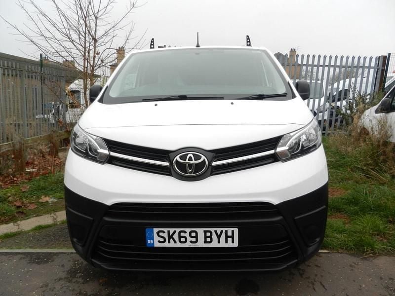 White Used 2019 Toyota Proace Active Van | £11,750 (Fair price) - Image 1/4