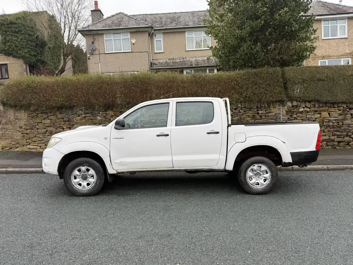 Second-hand Toyota HiLux 2010 Alb Pickup