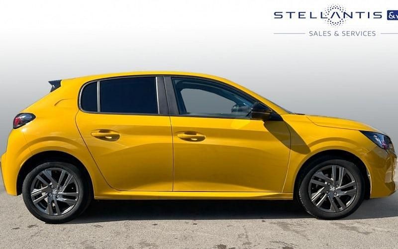 Used Peugeot 208 Active+ 75 HP (55 kW) 2022 Yellow Hatchback