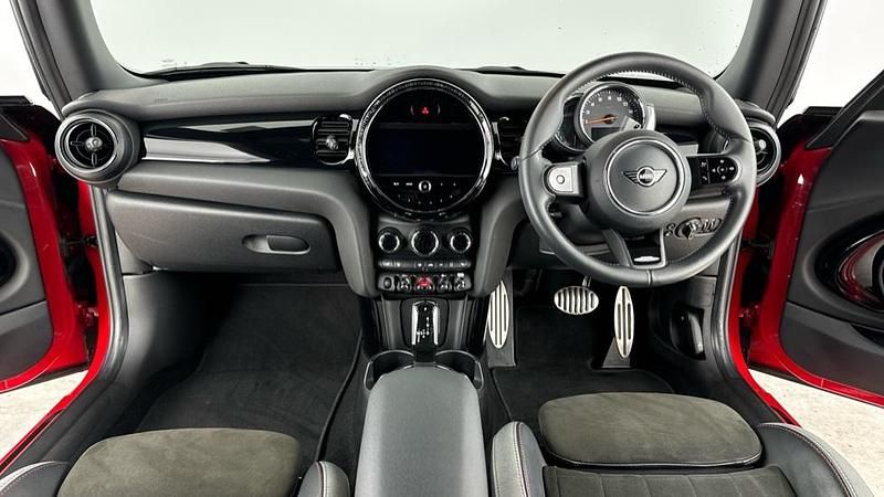 Used Mini Cooper Hatch 136 HP (100 kW) 2021 Red Hatchback