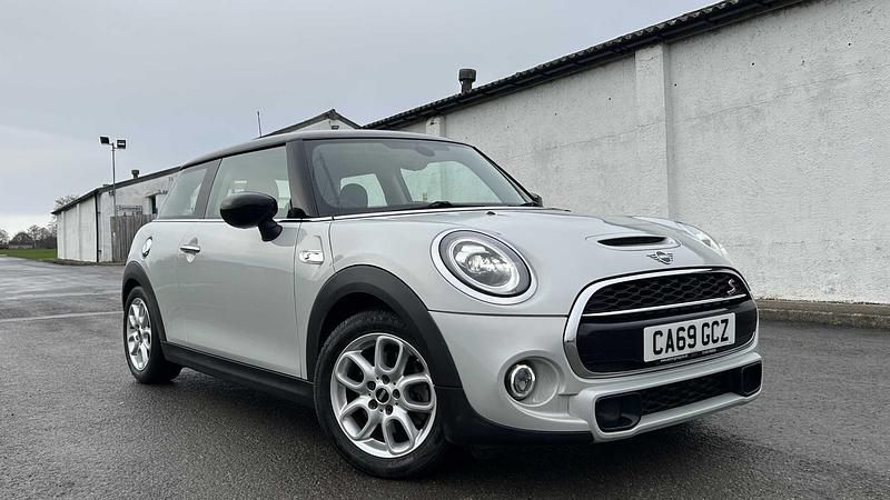 Used Mini Cooper S Classic 189 HP (139 kW) 2019 Silver Hatchback