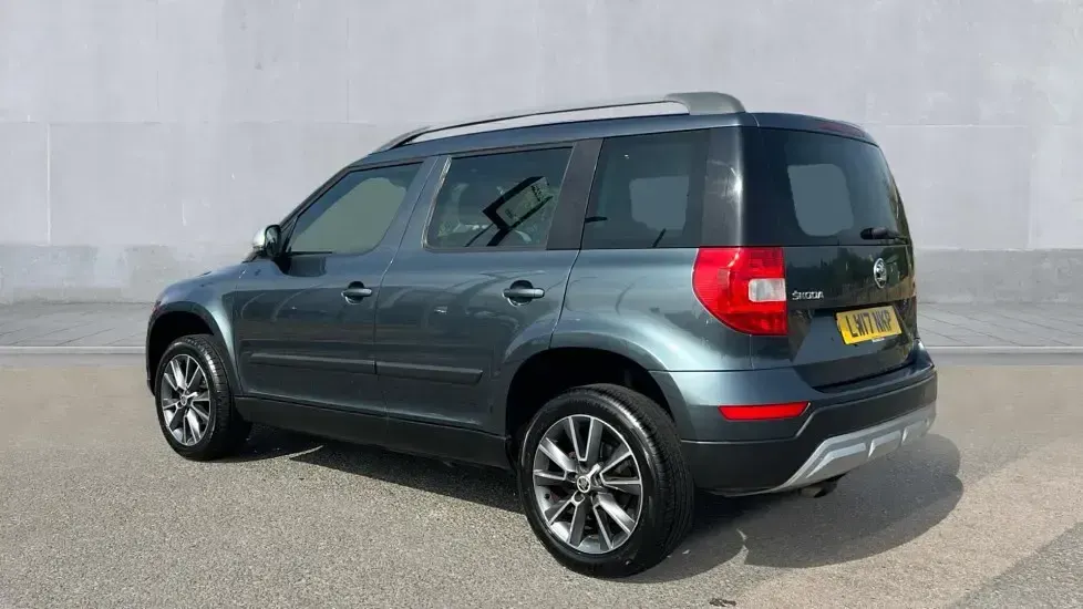 Used Skoda Yeti Outdoor SE Drive 110 HP (80 kW) 2017 Quartz grey metallic SUV