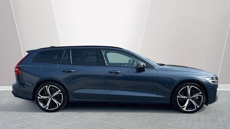 Used Volvo V60 Plus 350 HP (257 kW) 2025 Blue Estate