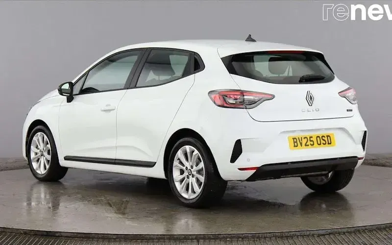 Used Renault Clio Evolution 143 HP (105 kW) 2025 White  Hatchback