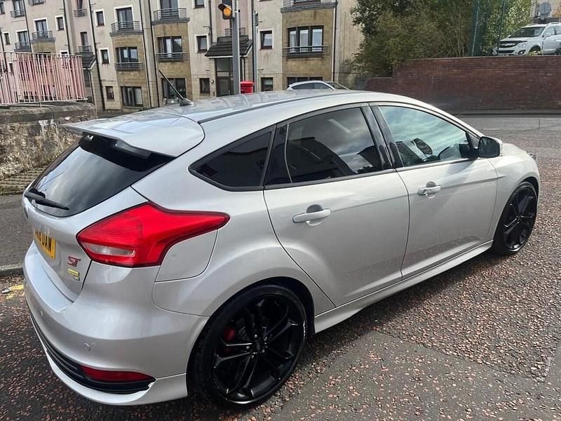 Used Ford Focus ST 250 HP (183 kW) 2017 Silver Hatchback