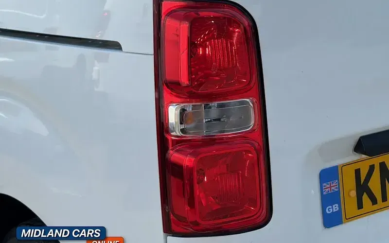 Used Vauxhall Vivaro 101 HP (74 kW) 2021 White MPV