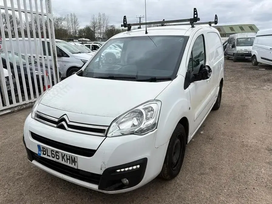 Used Citroën Berlingo 75 HP (55 kW) 2016 White MPV