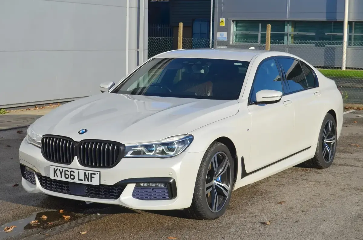 Used BMW 740 M Sport 320 HP (235 kW) 2016 White Sedan