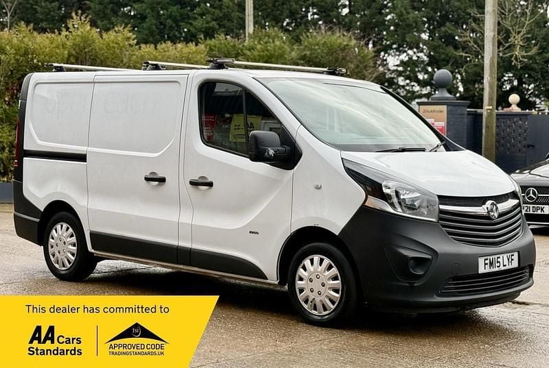 White Used 2015 Vauxhall Vivaro MPV | £5,990 (Fair price) - Image 1/2