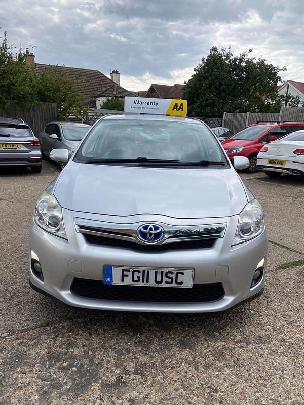 Silver Used 2011 Toyota Auris Hybrid T4 Hatchback | £5,999 (Fair price) - Image 1/4