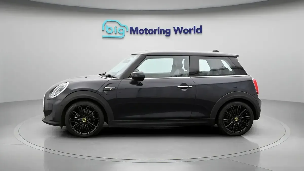 Used Mini Cooper S Hatch 135 kW (184 HP) 2022 Blue/black Hatchback