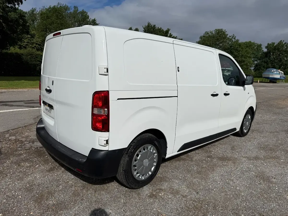 Used Vauxhall Vivaro 100 kW (136 HP) 2022 White MPV