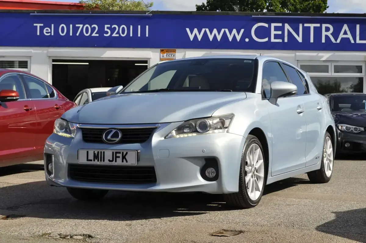 Used Lexus CT200h 136 HP (100 kW) 2011 Blue Hatchback