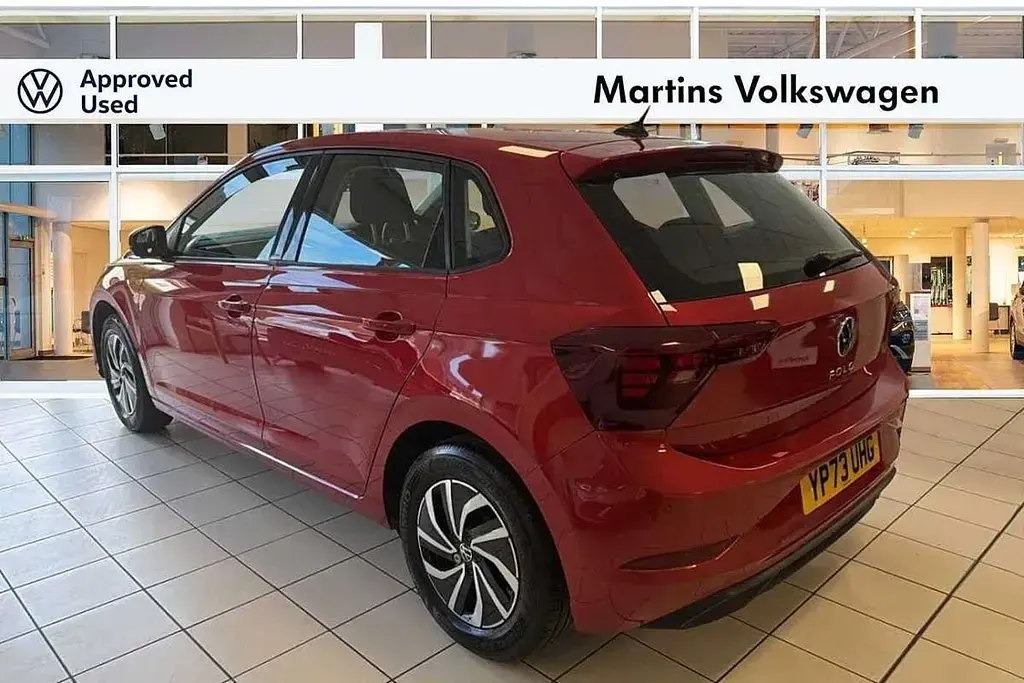 Usado VW Polo Life 95 HP (69 kW) 2023 Vermelho Citadino