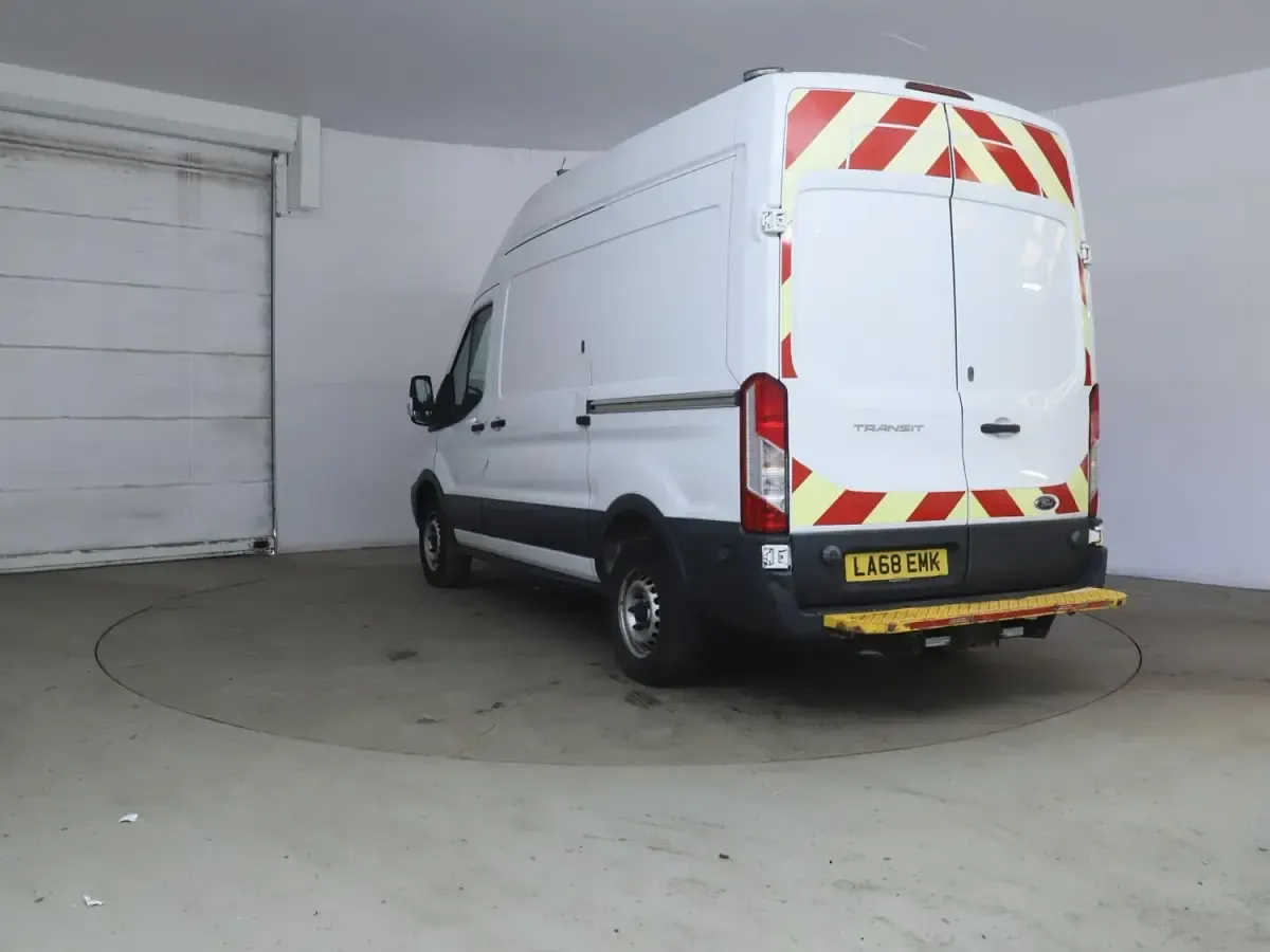 Usado Ford Transit 130 HP (95 kW) 2019 Branco Van