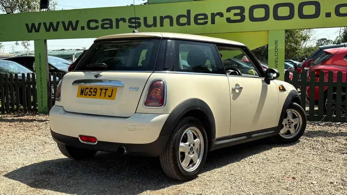 Used Mini ONE Hatch 95 HP (69 kW) 2009 White Hatchback