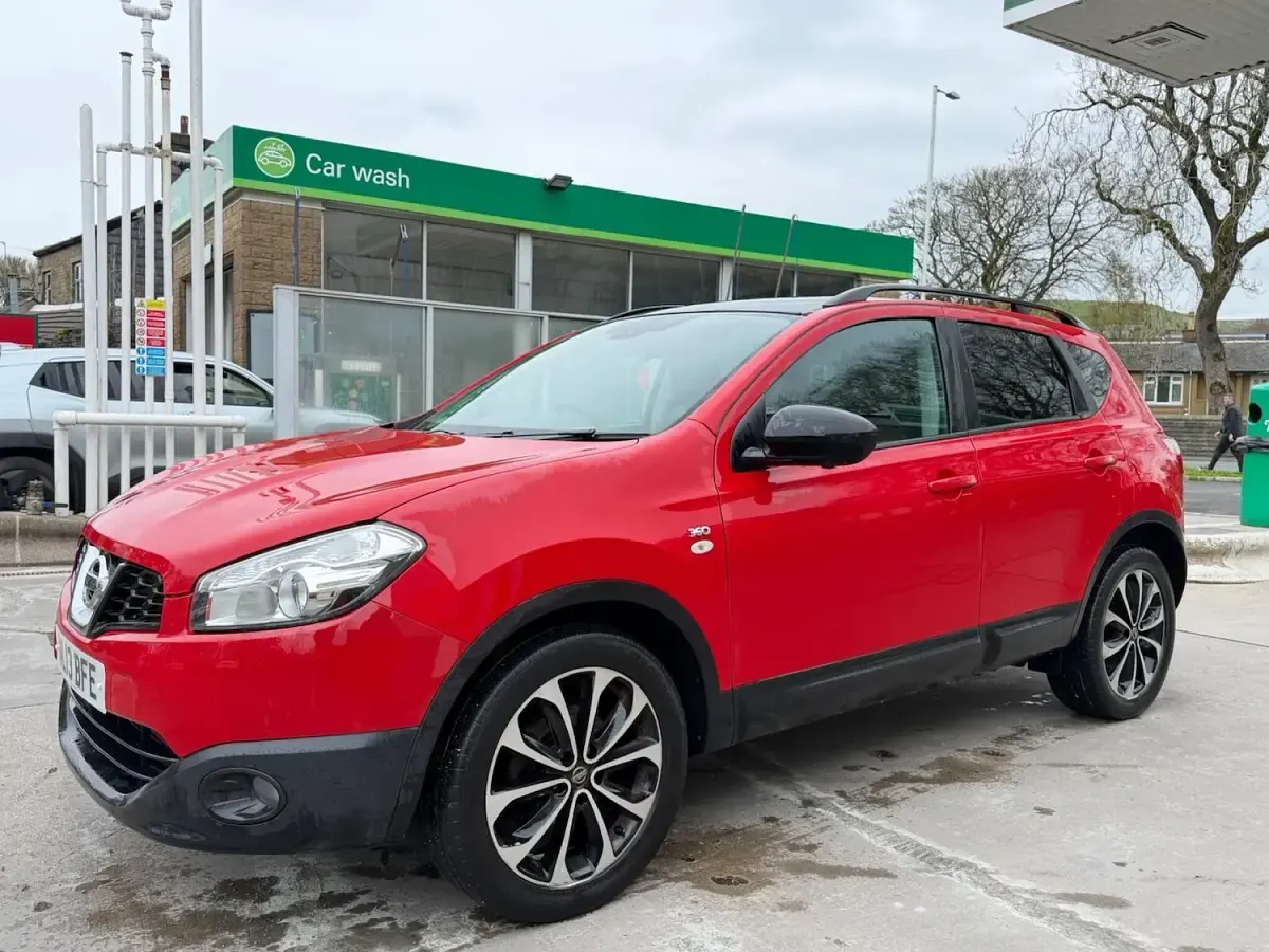 Used Nissan Qashqai 360º 130 HP (95 kW) 2013 Red SUV