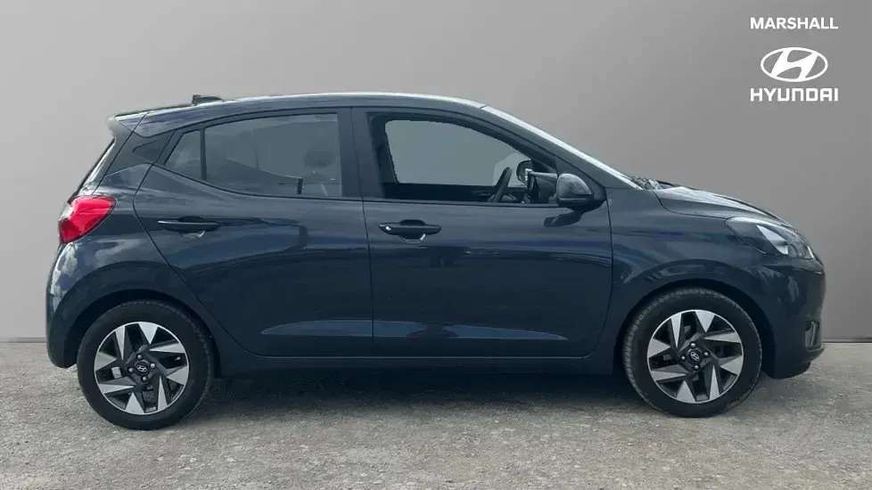 Used Hyundai i10 Advanced 79 HP (58 kW) 2025 Grey Hatchback