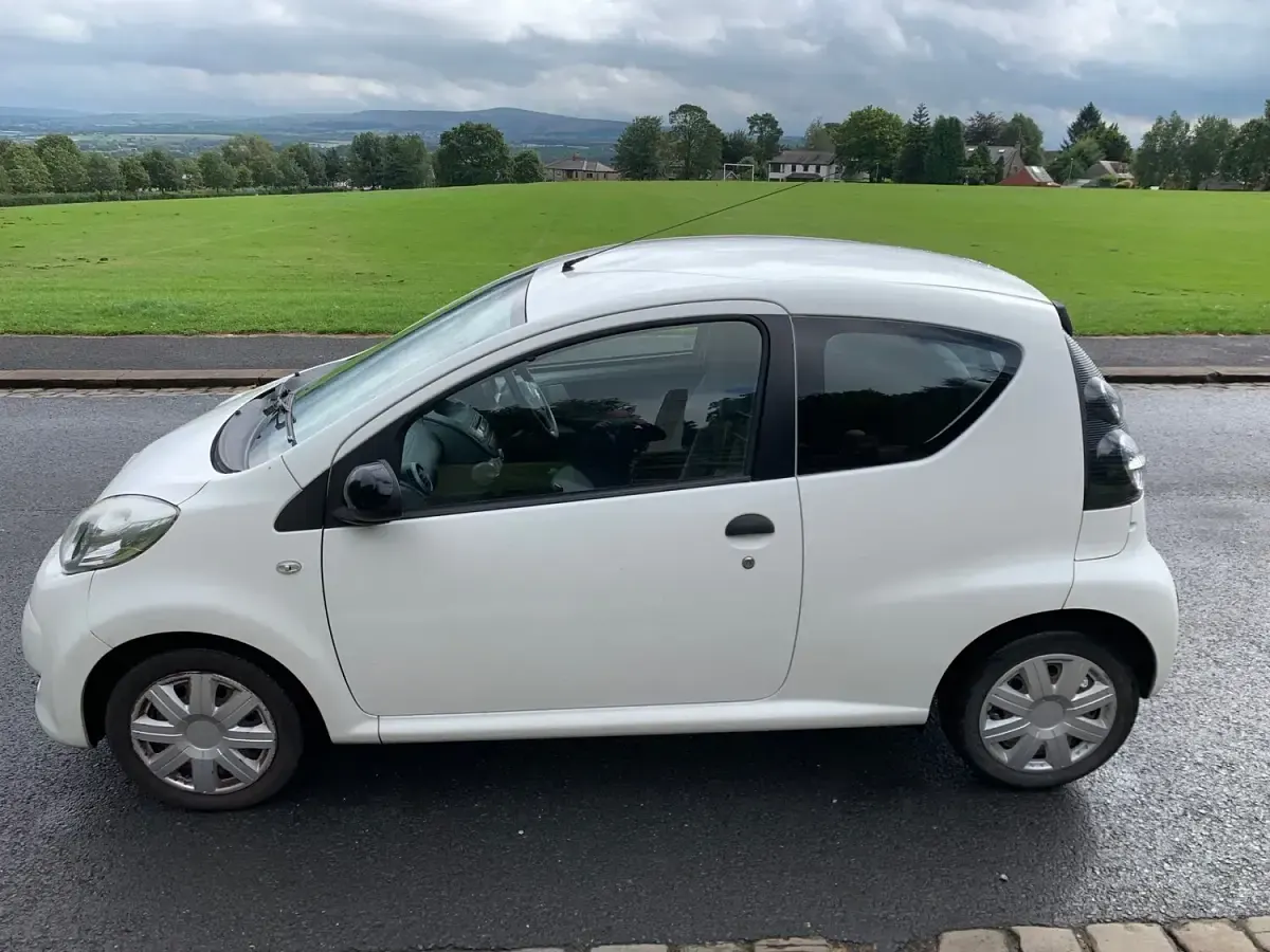 Used Citroën C1 68 HP (50 kW) 2010 White Hatchback