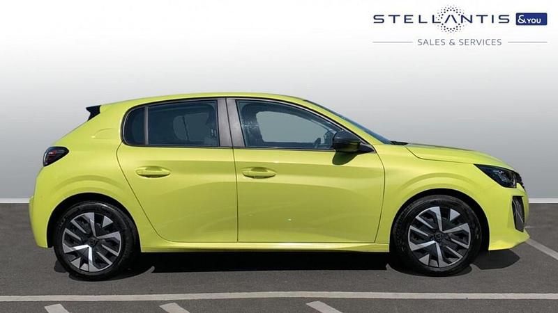Używany Peugeot 208 Active 74 KM (54 kW) 2024 Żółty Hatchback