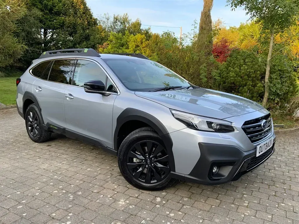 Usado Subaru Outback 180 CV (132 kW) 2025 Plateado Familiar