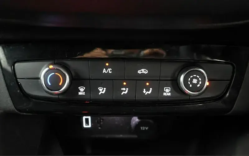 Used Vauxhall Corsa S 131 HP (96 kW) 2024 White Hatchback