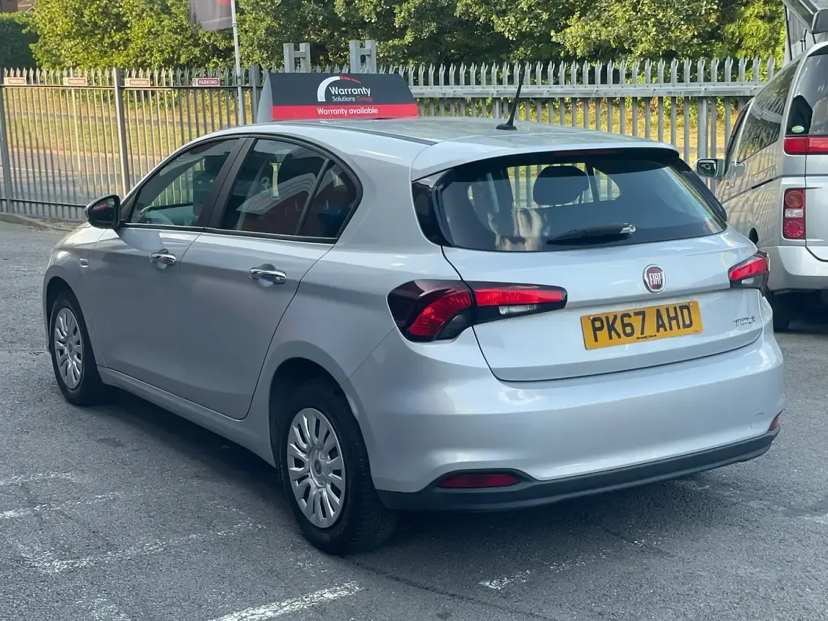 Used Fiat Tipo Easy 120 HP (88 kW) 2017 Silver Hatchback