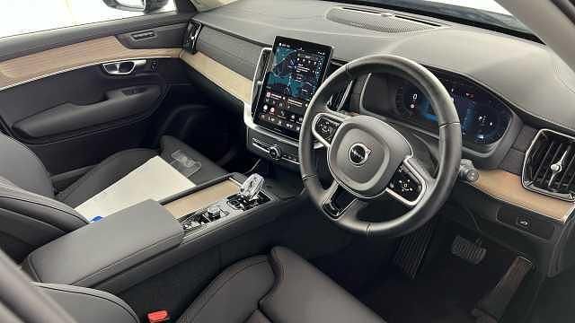 Usado Volvo XC90 Plus 247 HP (181 kW) 2025 Vermelho SUV