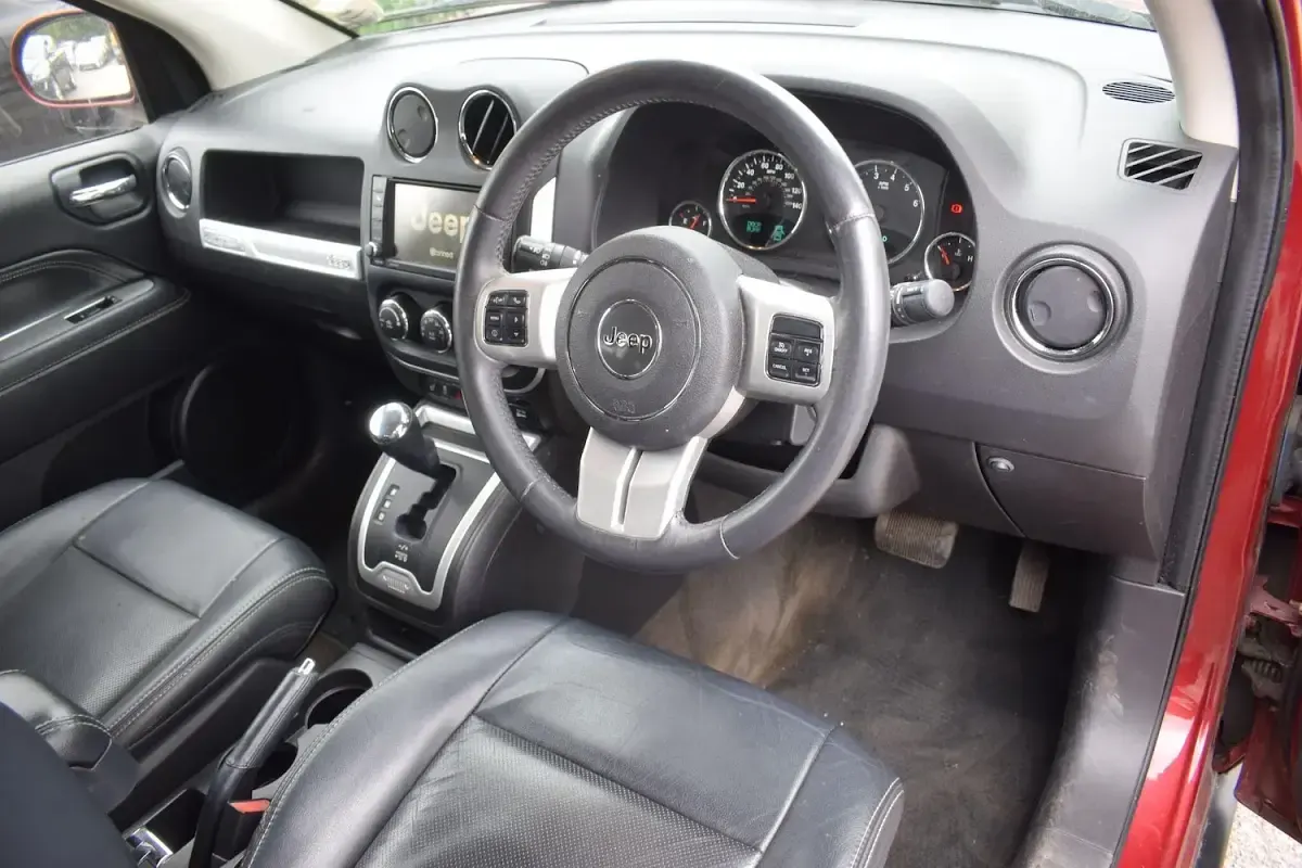 Used Jeep Compass Limited 172 HP (126 kW) 2013 Red SUV