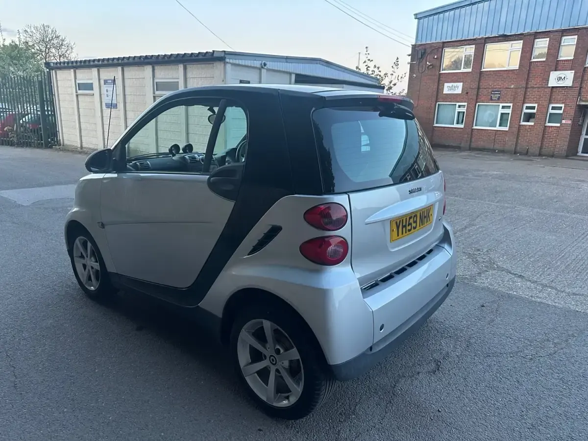 Usado Smart ForTwo Coupé Pulse 45 HP (33 kW) 2009 Prateado Coupé