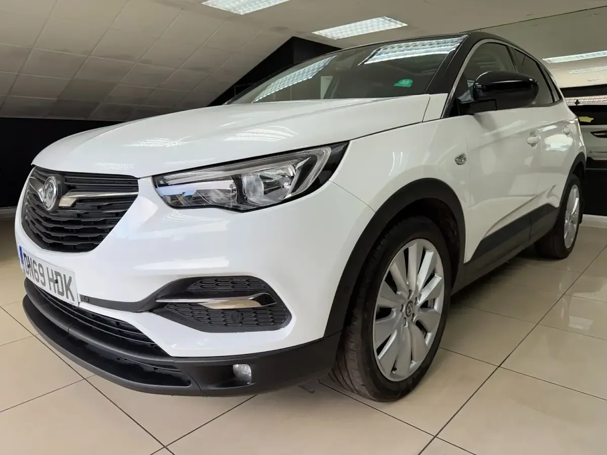 Used Vauxhall Grandland X Elite 130 HP (95 kW) 2019 White SUV
