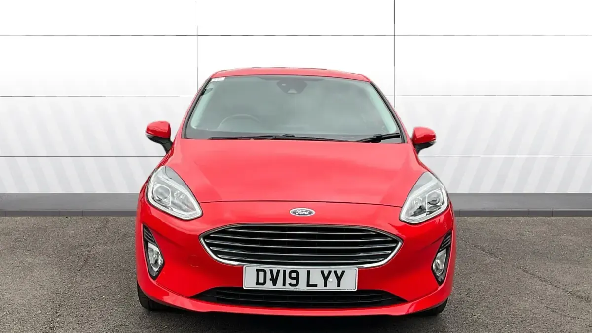 Used Ford Fiesta Zetec 100 HP (73 kW) 2019 Race red (standard paint) Hatchback