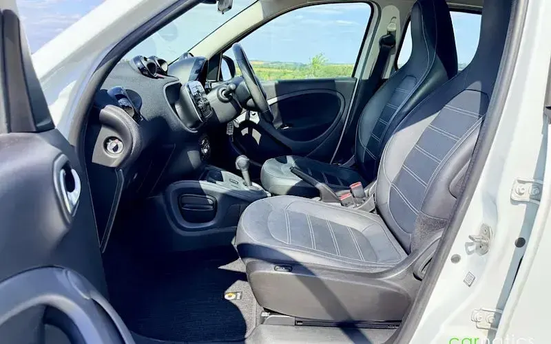 Used Smart ForFour Prime 90 HP (66 kW) 2016 White Hatchback
