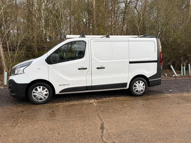 Used Renault Trafic Business 2015 White MPV