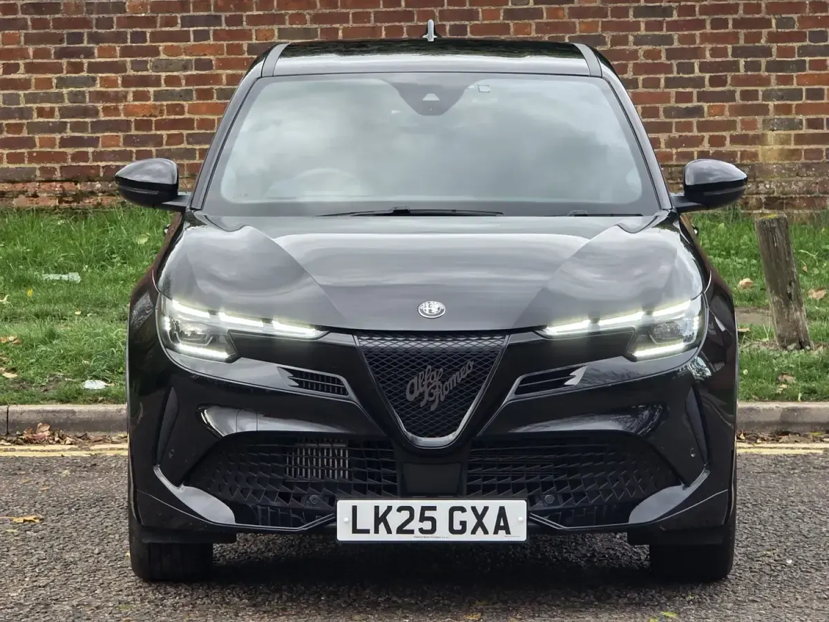 Begagnad Alfa Romeo GT Junior 2025 Svart Halvkombi
