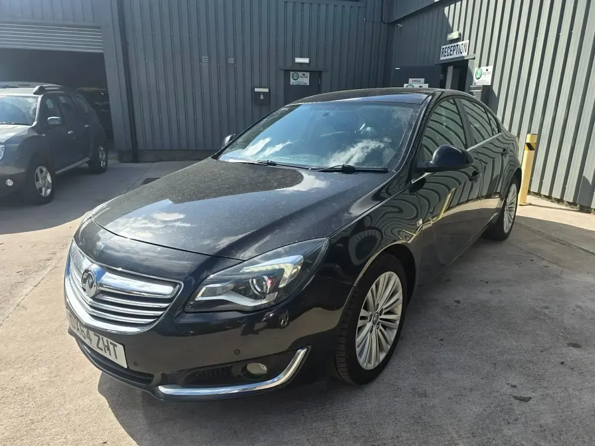 Begagnad Vauxhall Insignia Design Edition 140 HK (102 kW) 2014 Svart Halvkombi