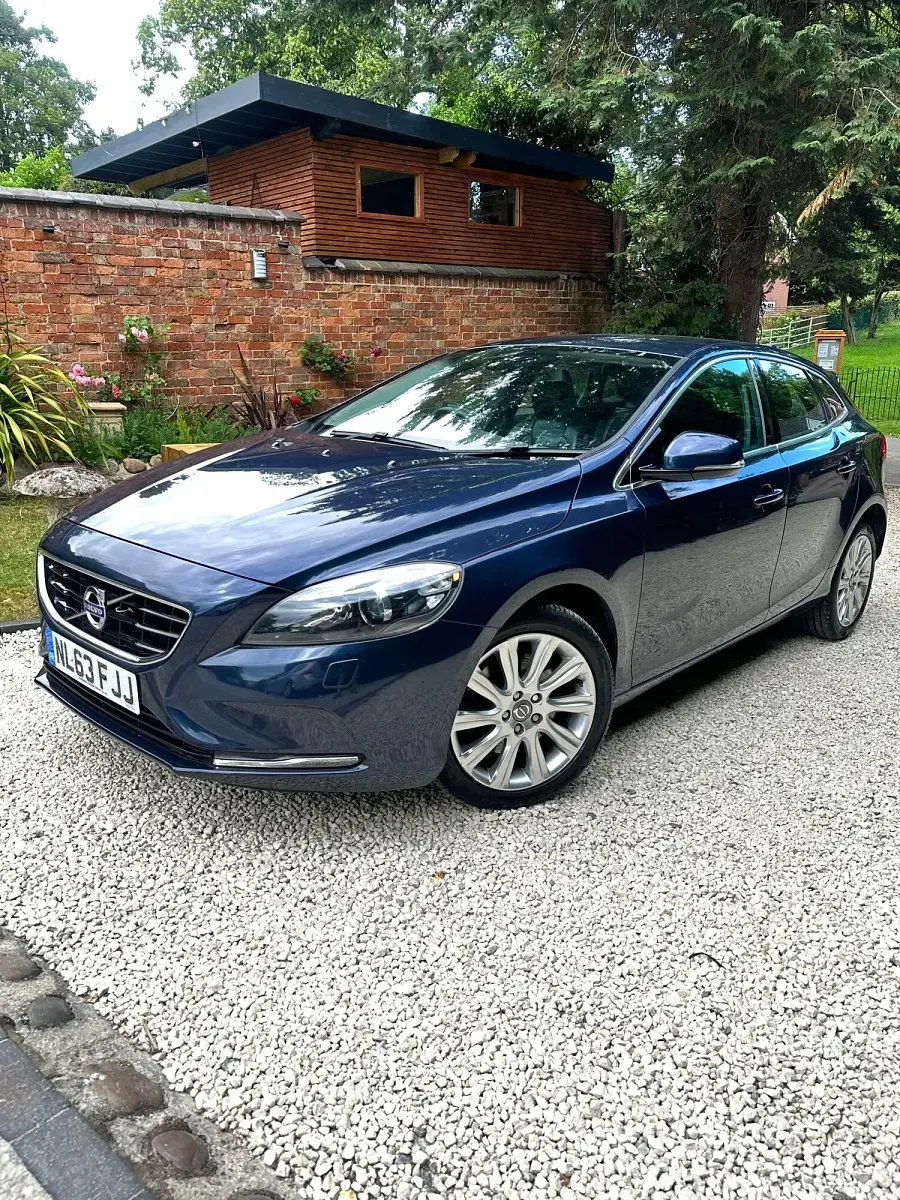 Used Volvo V40 SE Lux 2013 Blue Hatchback