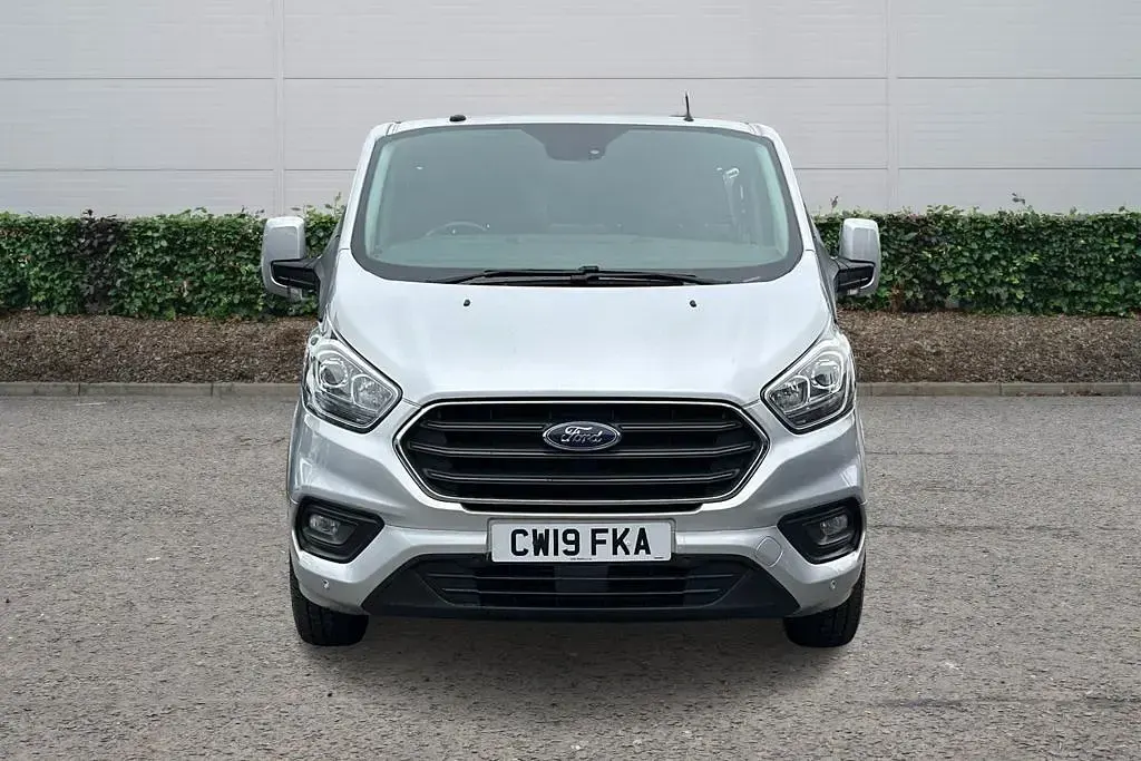 Used Ford Transit Custom Limited 130 HP (95 kW) 2019 Silver Van
