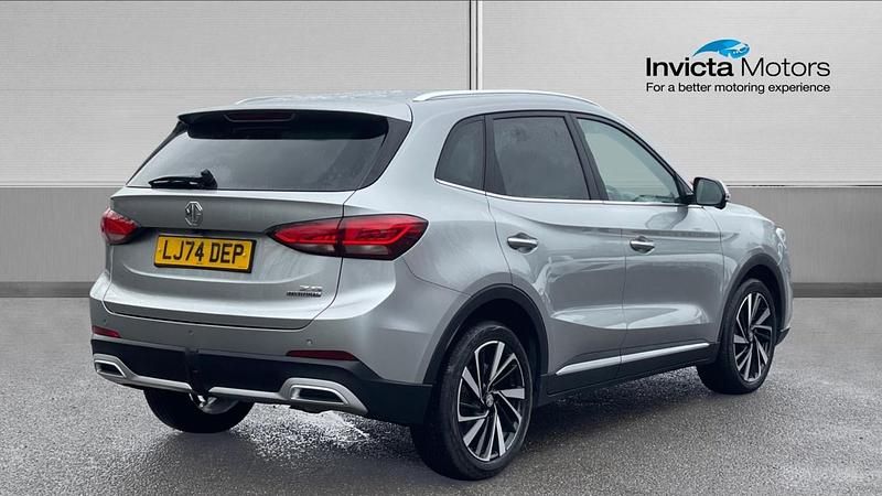 Begagnad MG ZS Trophy 196 HK (144 kW) 2025 Silver Halvkombi